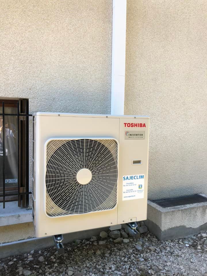 Unité extérieure du modèle Shorai de Toshiba installé par Sajeclim