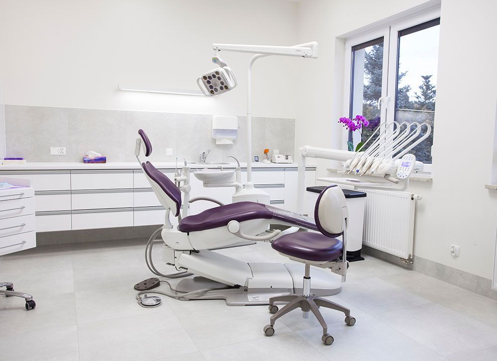 Fauteuil dentaire motorisé dans un cabinet dentaire