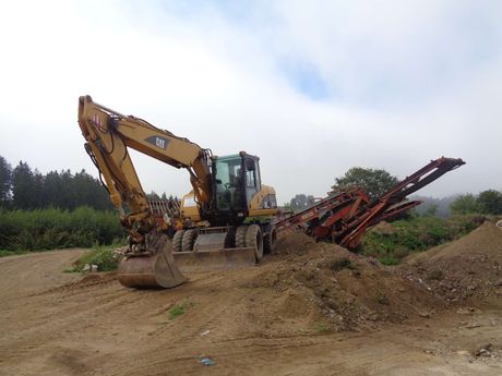 Bagger auf Baustelle von Pleil Horst