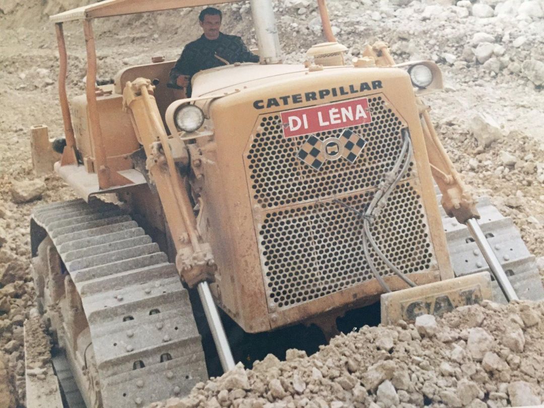 Ancien bulldozer de l'entreprise
