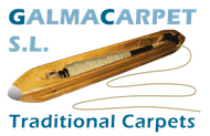 Logotipo de Galmacarpet SL que muestra una lanzadera de madera con hilo blanco y el texto "Alfombras tradicionales".