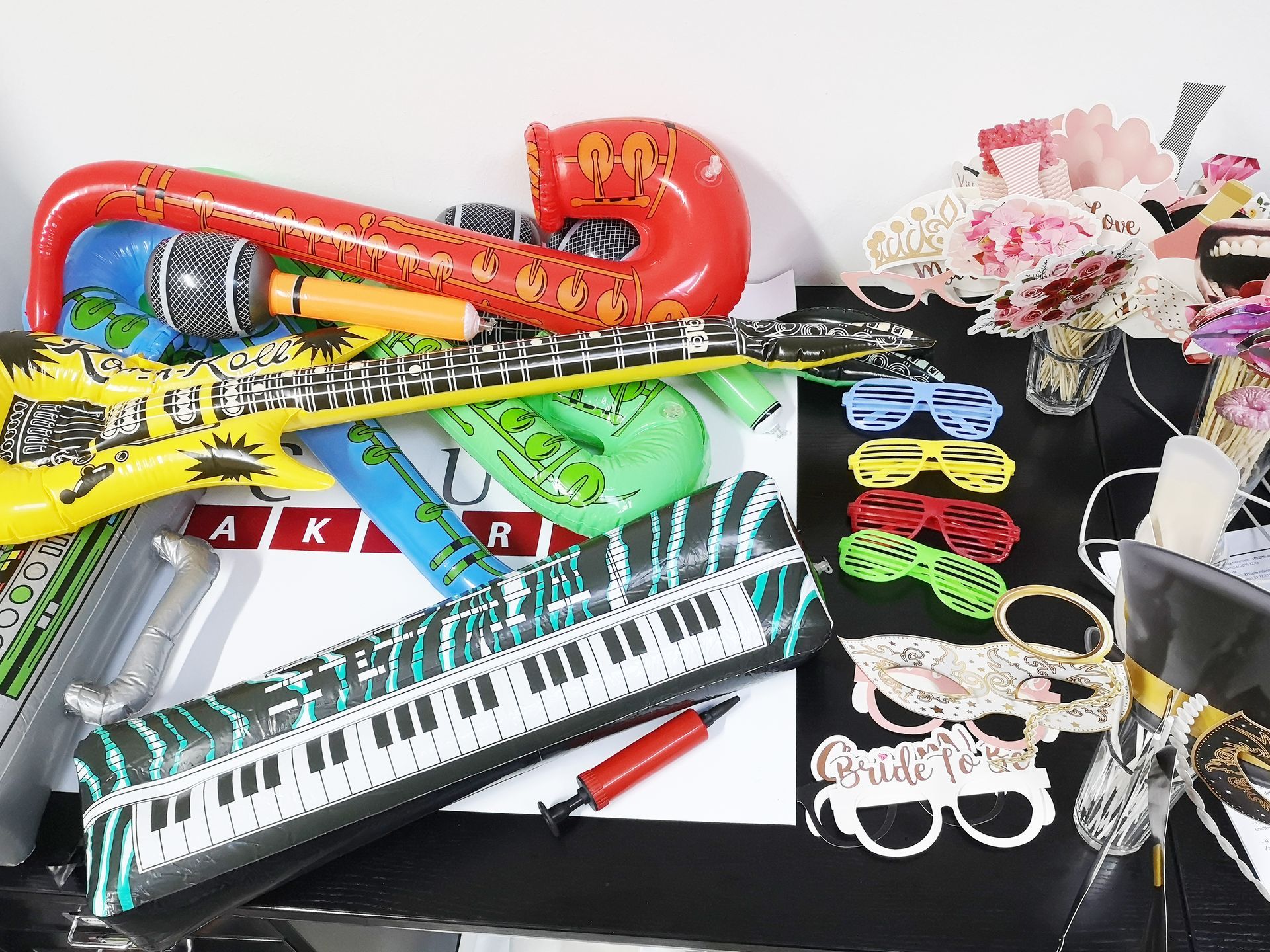 Accessoires, die bei der Fotobox dabei sind