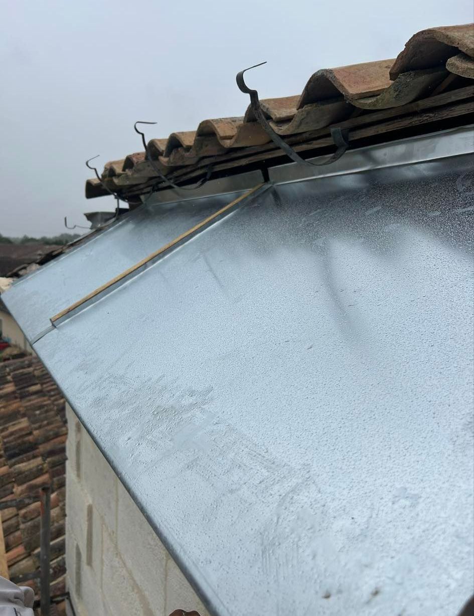 Des éléments de zinguerie