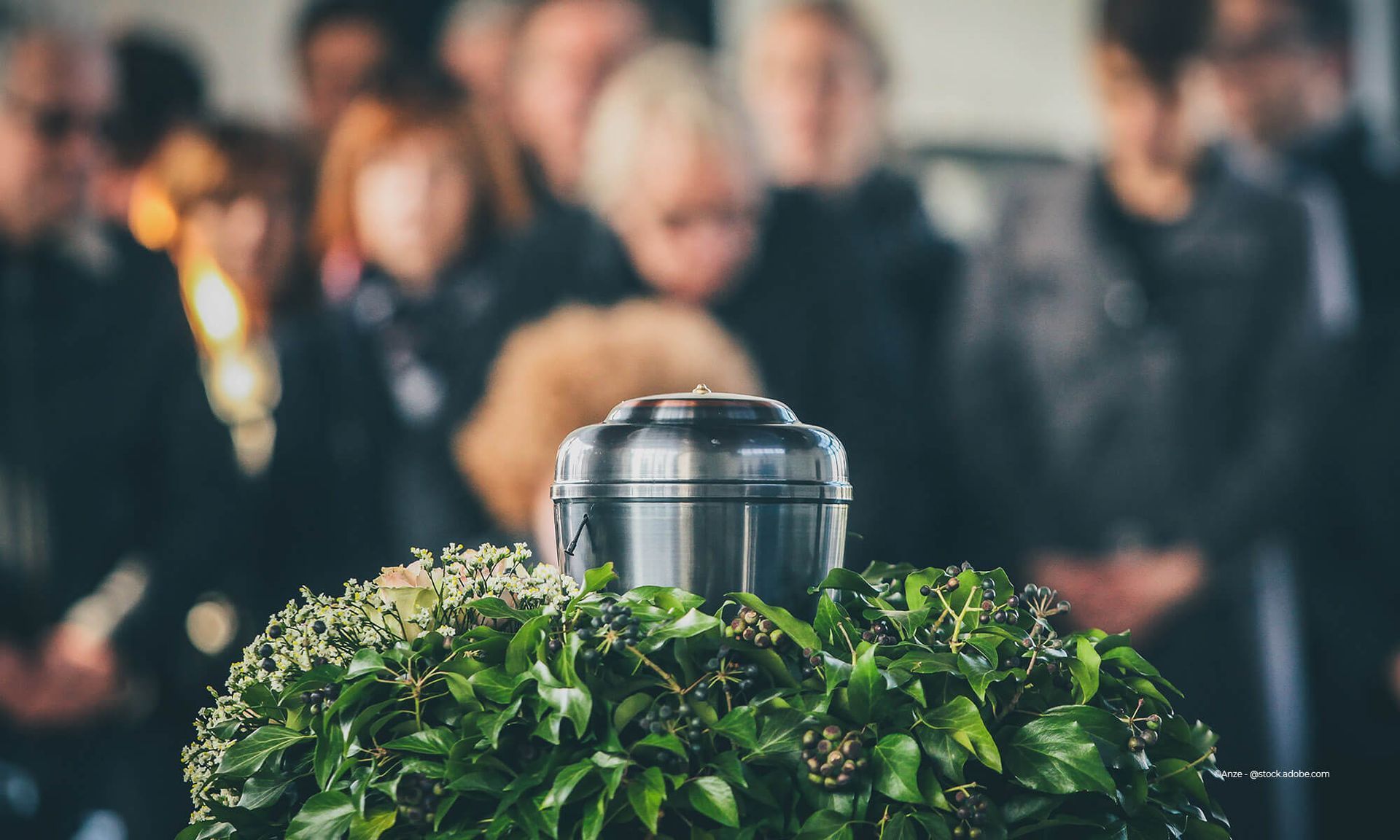 Urne bei Beerdigung
