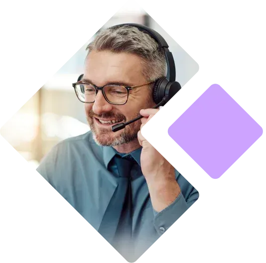 Uno de nuestros asesores consultando tus dudas