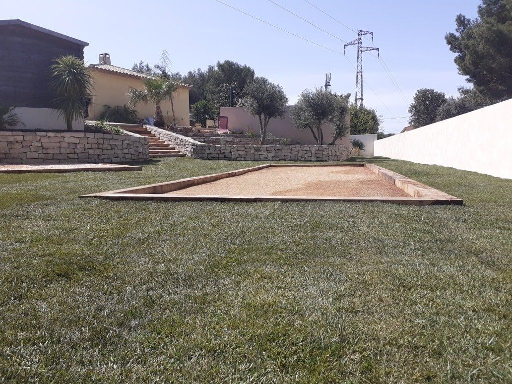 Jardin avec terrain de pétanque