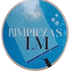 Un círculo azul con las palabras limpiezas lm escritas en él.