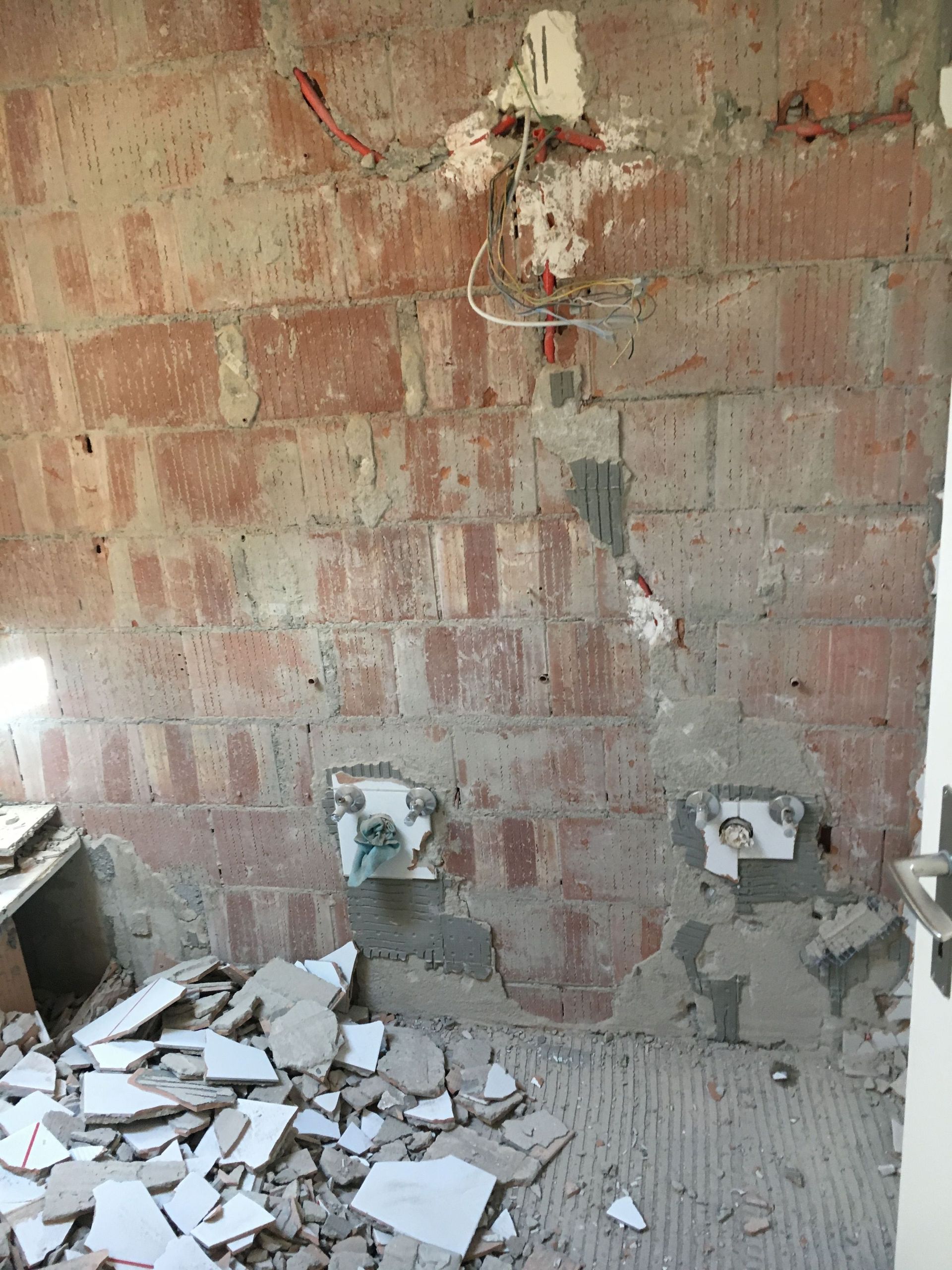 Badumbau vorher - All-in-One Renovationen Hittnau