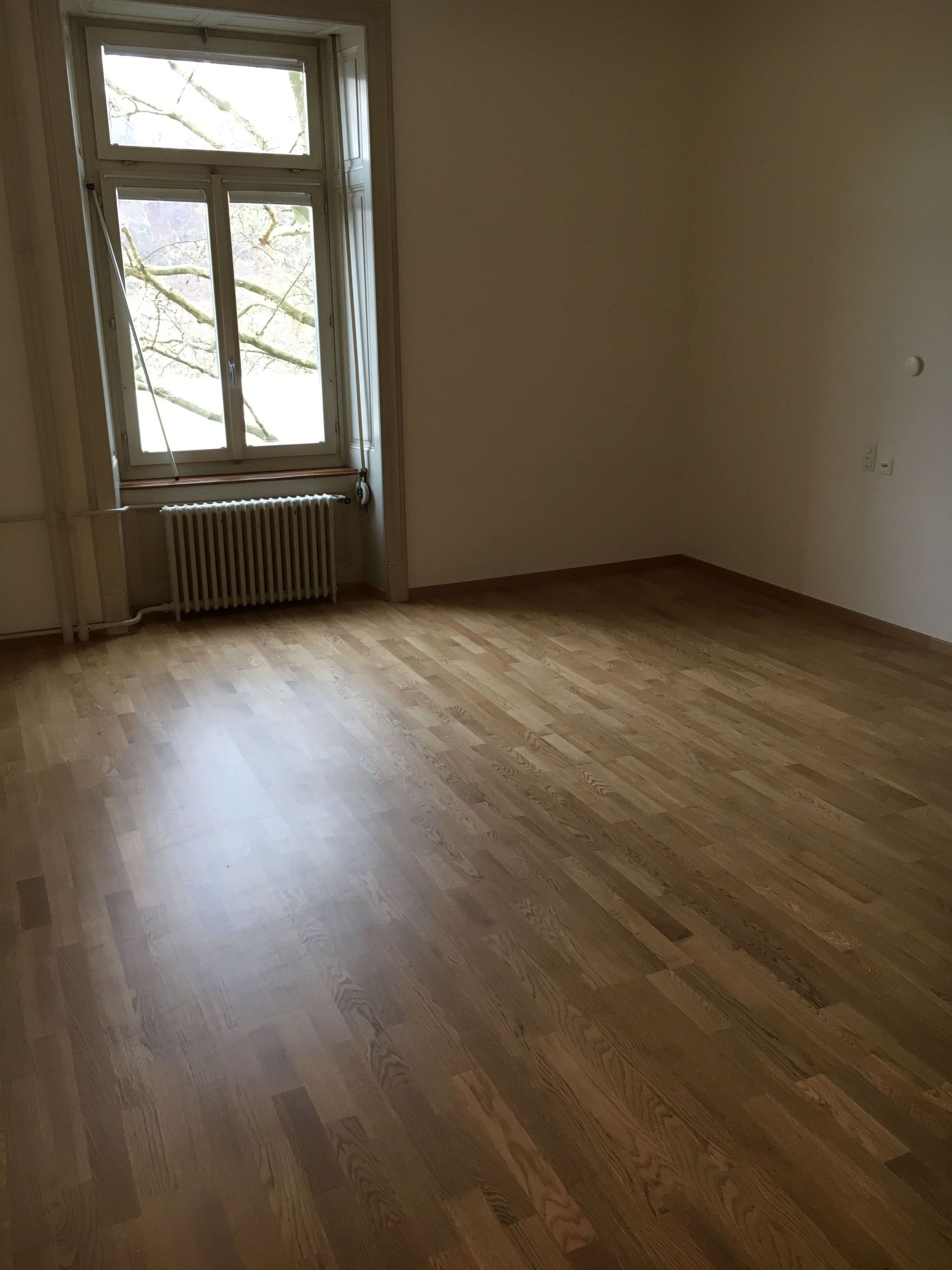 Bodenlegerarbeit nachher - All-in-One Renovationen Hittnau