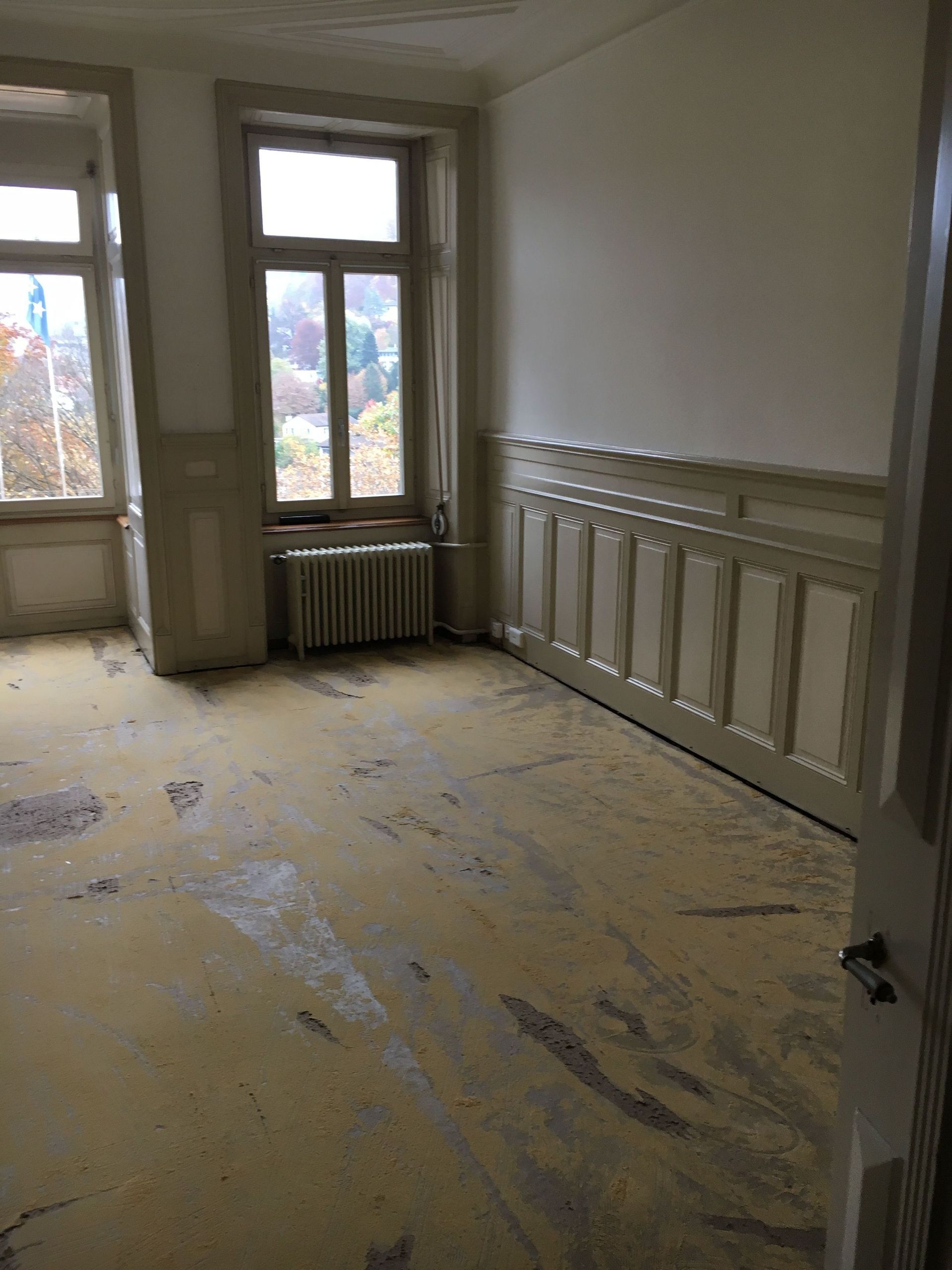 Bodenlegerarbeit vorher - All-in-One Renovationen Hittnau