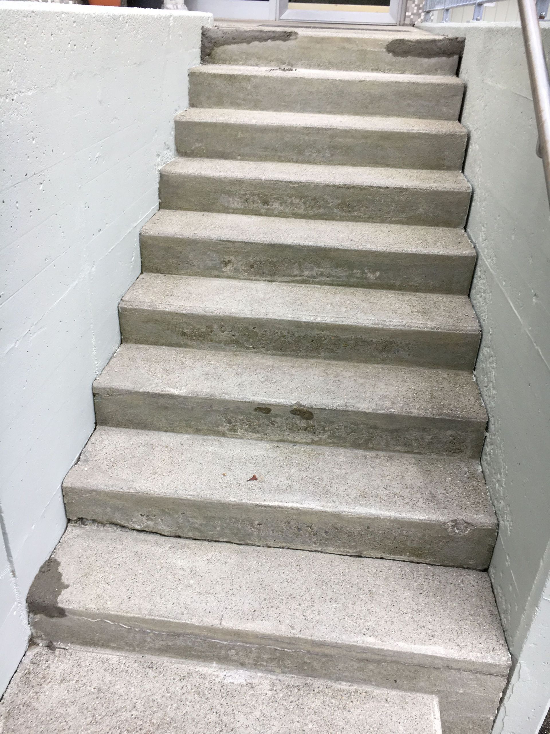 Malerarbeiten nachher - All-in-One Renovationen Hittnau