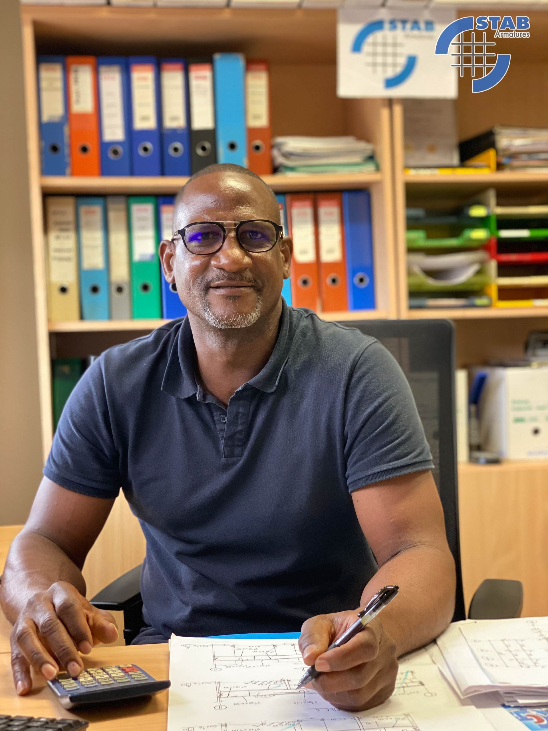 Artisan dans les bureaux