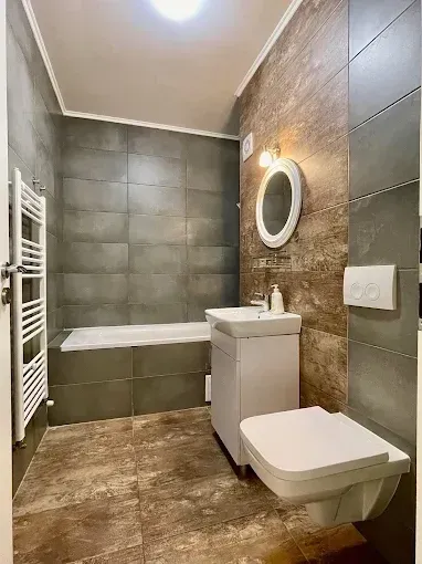 Interior de ba&ntilde;o reci&eacute;n reformado. 