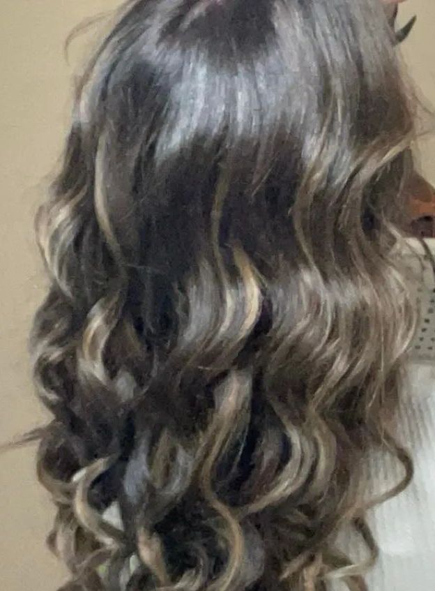 Ombré sur brune cheveux wavy