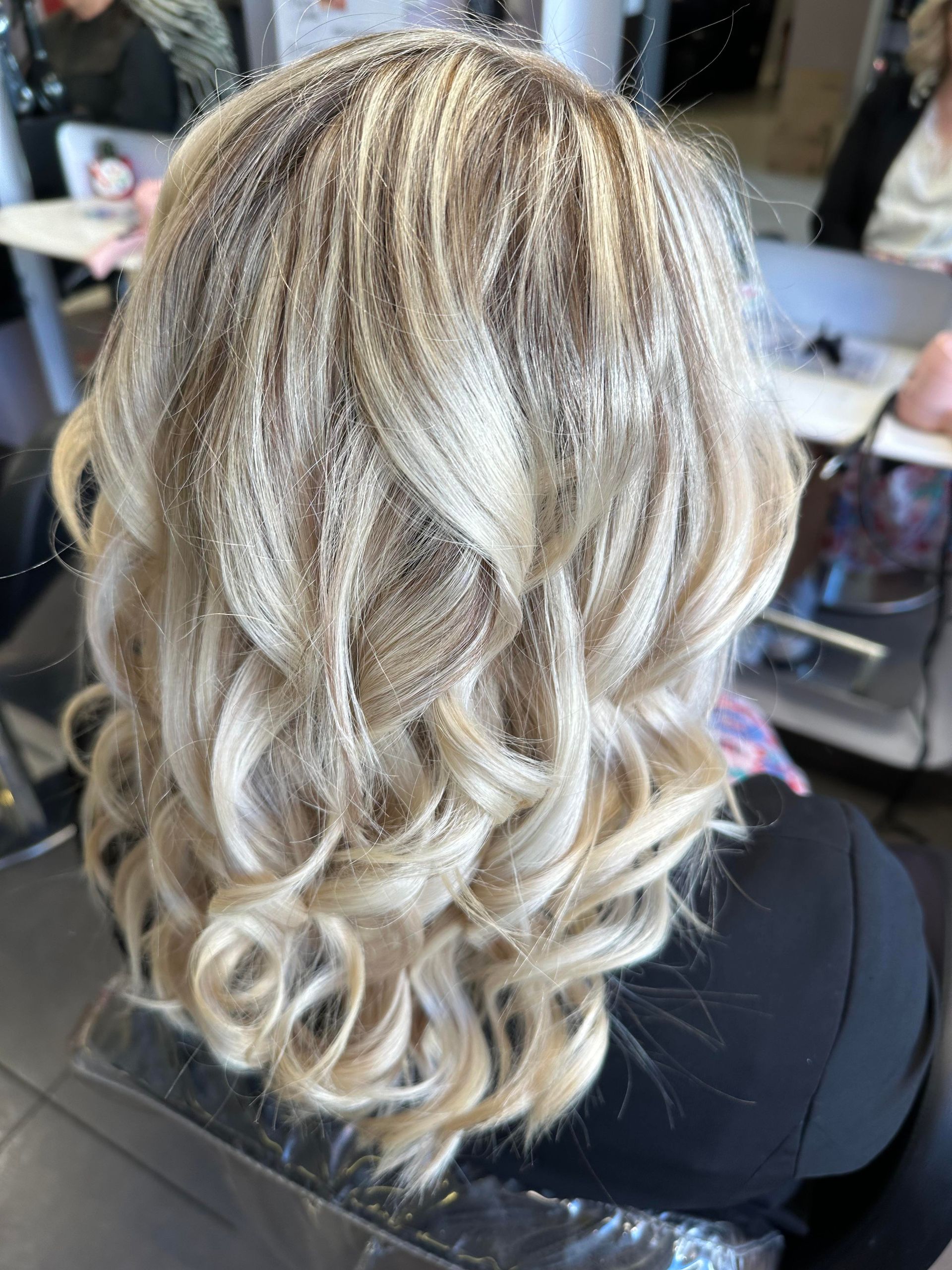 Blond polaire sur boucles wavy