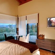 Dormitorio moderno con grandes
