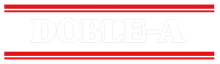Logotipo blanco “DOBLE-A” entre finas líneas horizontales rojas sobre un fondo blanco.