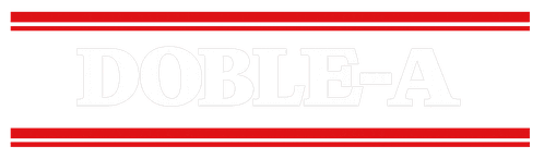 Logotipo blanco “DOBLE-A” entre finas líneas horizontales rojas sobre un fondo blanco.