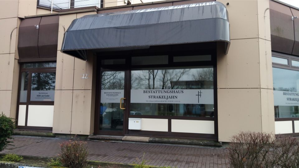Außenansicht der Räumlichkeiten von Bestattungshaus Strakeljahn