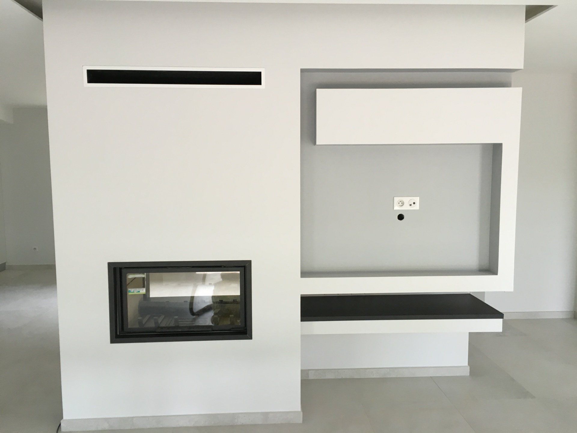 Niche murale en plâtre