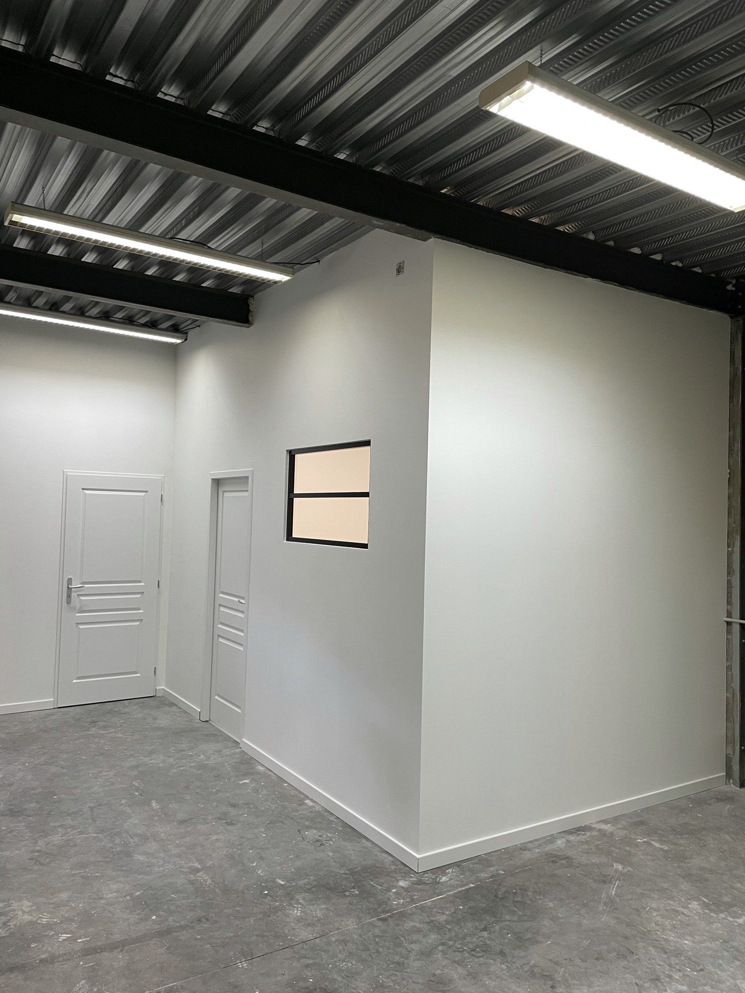 Pose des cloisons séparatives