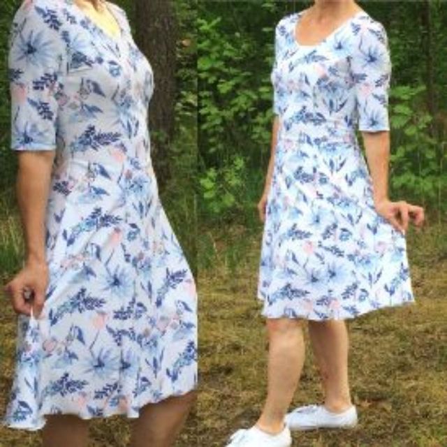 Mekko sinivalkoisesta kankaasta