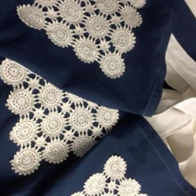 Valkoiset pitsikoristeet