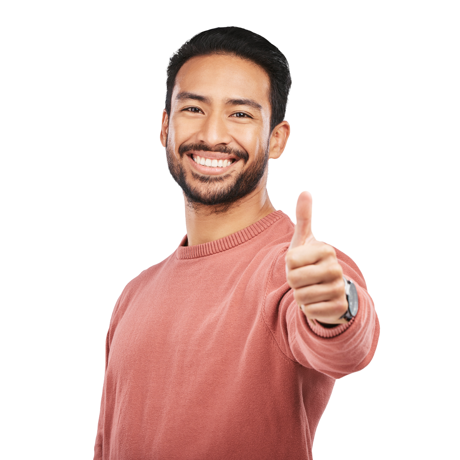Un homme en pull rose lève le pouce en souriant.