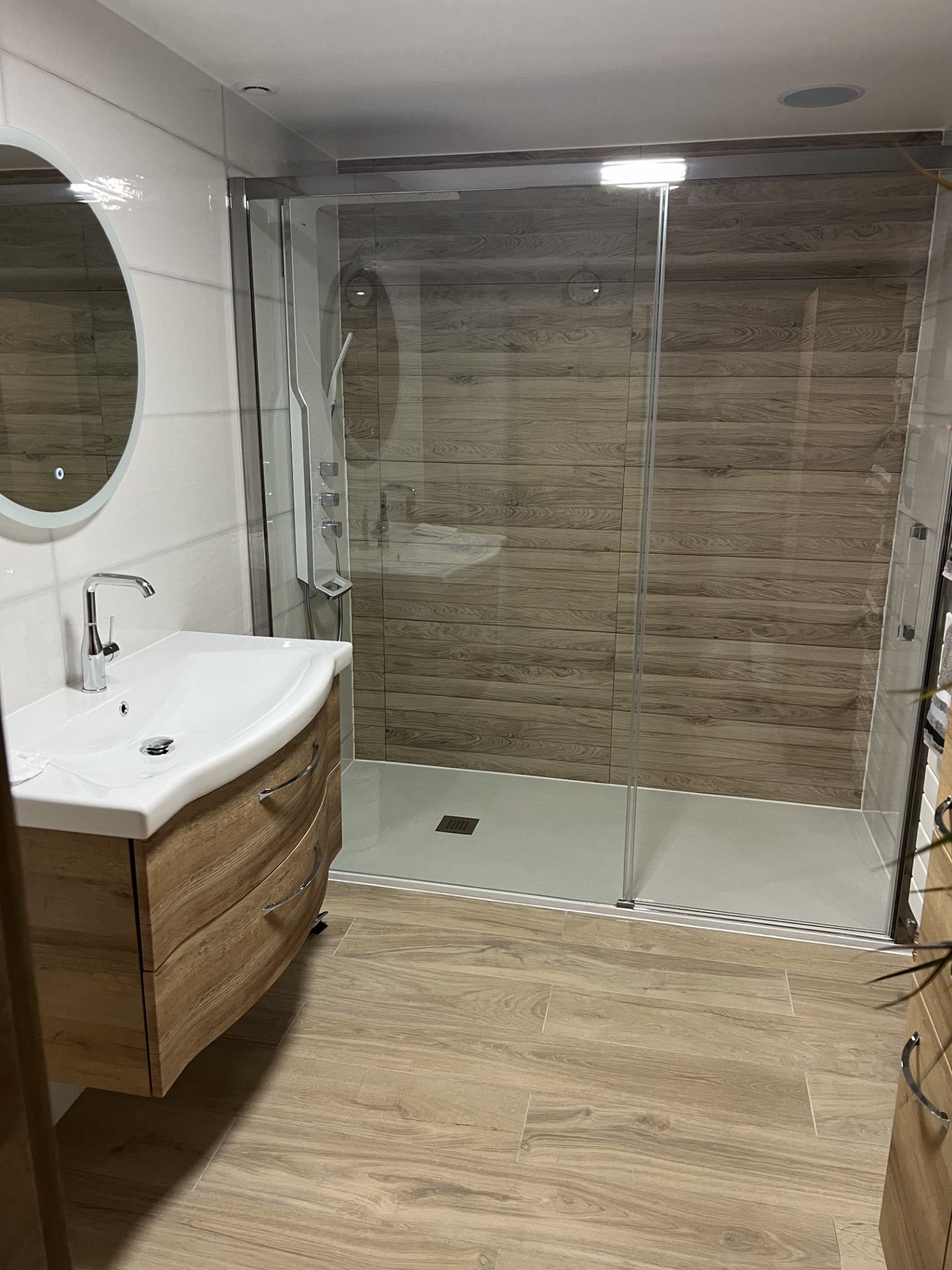 Douche et meuble avec vasque