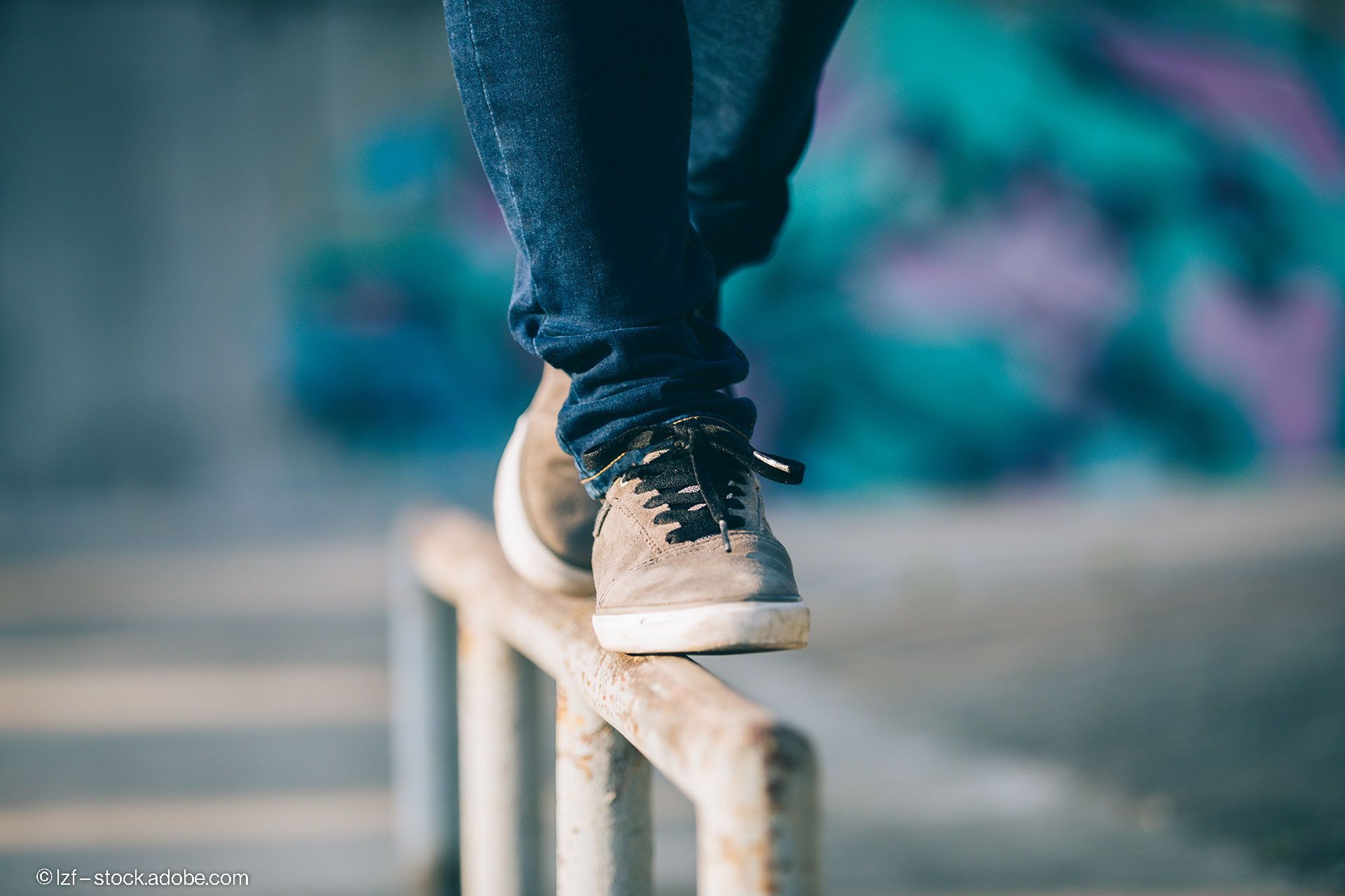 Hör und Gleichgewichtsstörungen/Ohrgeräusche - Balancieren auf einem Geländer