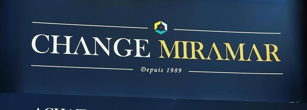 Façade bleue de l'entreprise Change Miramar.