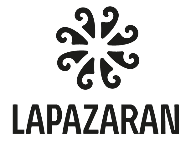 Diseño floral estilizado en negro sobre la palabra