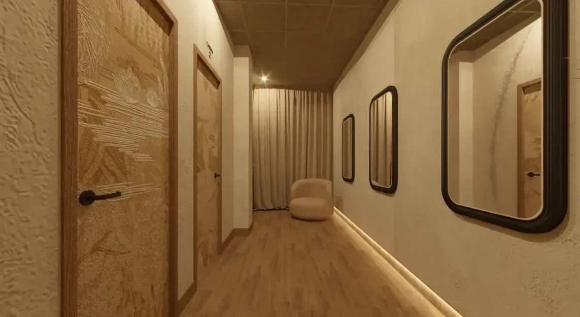 Pasillo estrecho con puertas de madera clara, espejos, cortina y silla de color neutro.
