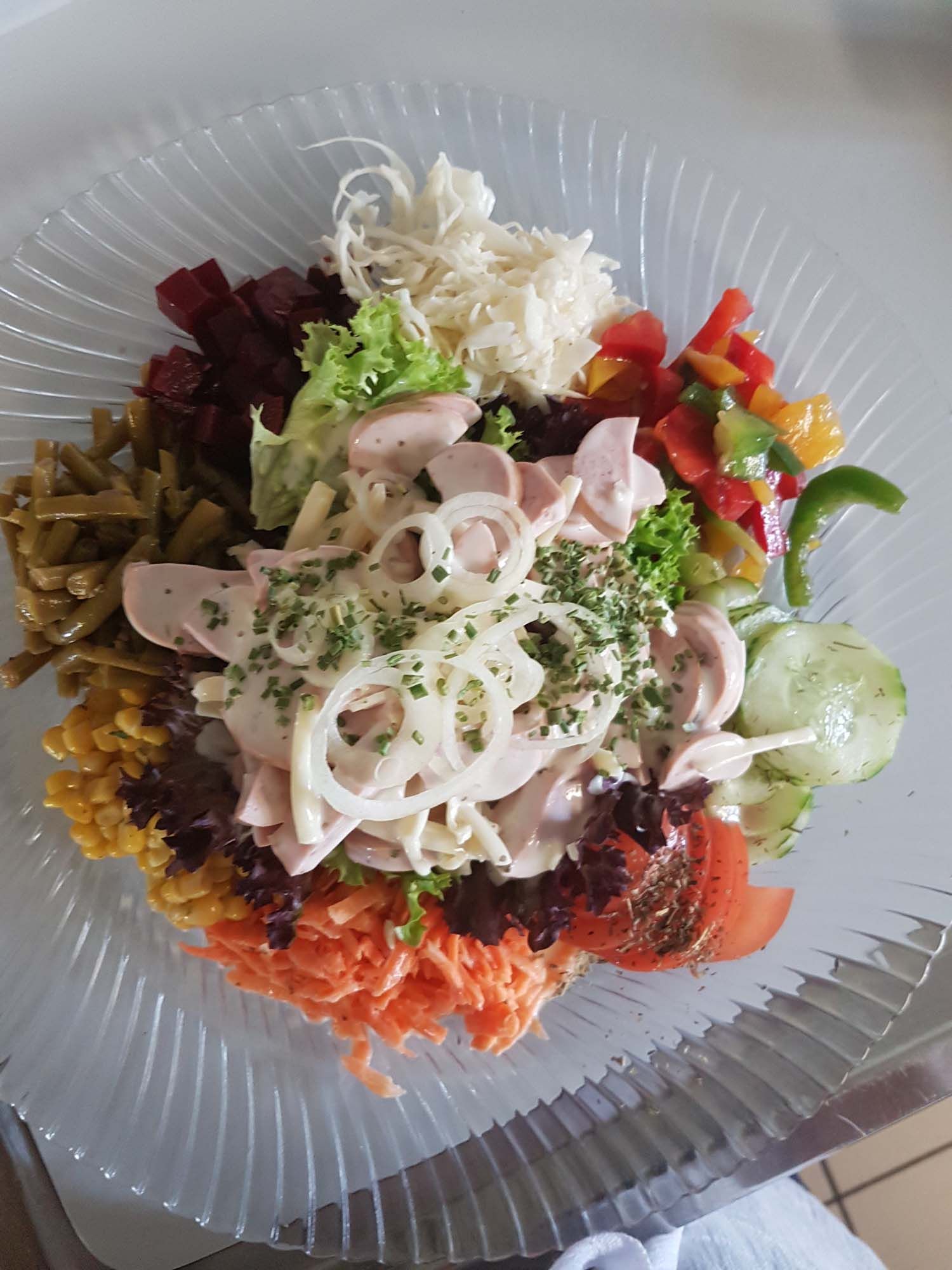 Salatteller - Bergrestaurant Atzmännig Harz in Goldingen