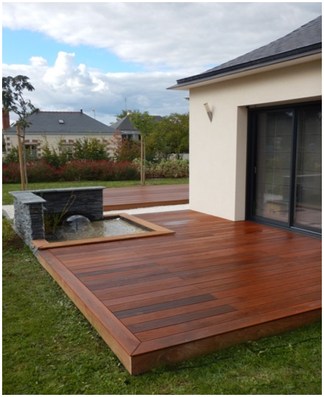 Terrasse en bois rouge