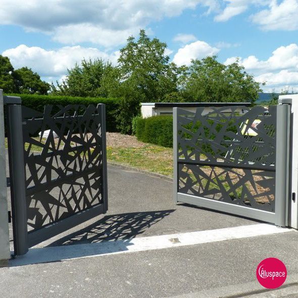 Portail personnalisé et motorisé en alu