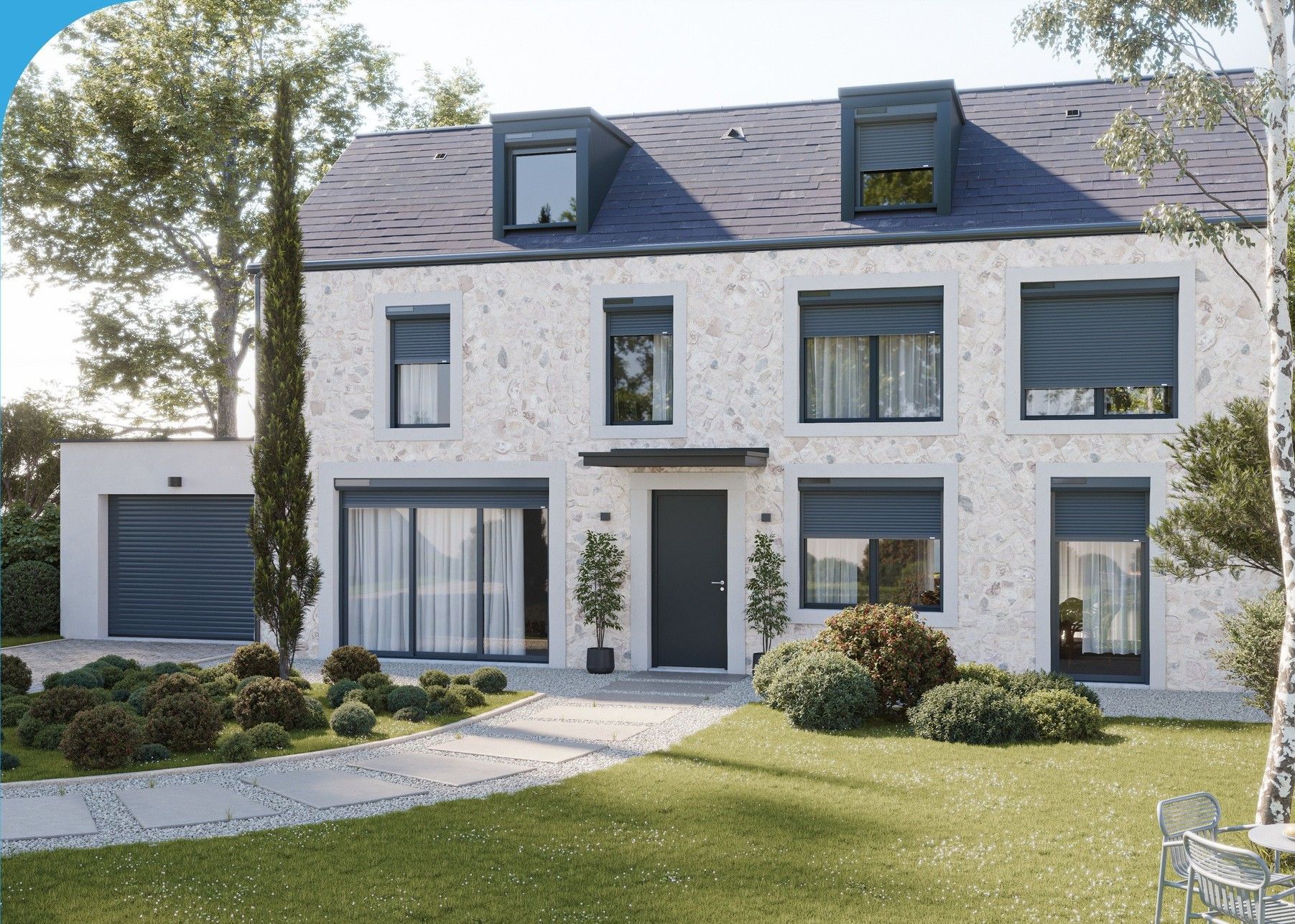 Bâtiment blanc avec volets noirs partiellement ouverts, patio avec table et plantes.