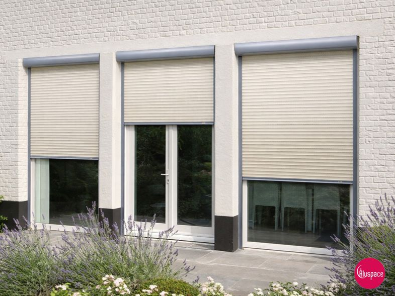 Volets roulants blancs