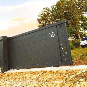 Pose de portail automatisé dans une propriété d'Issoudun