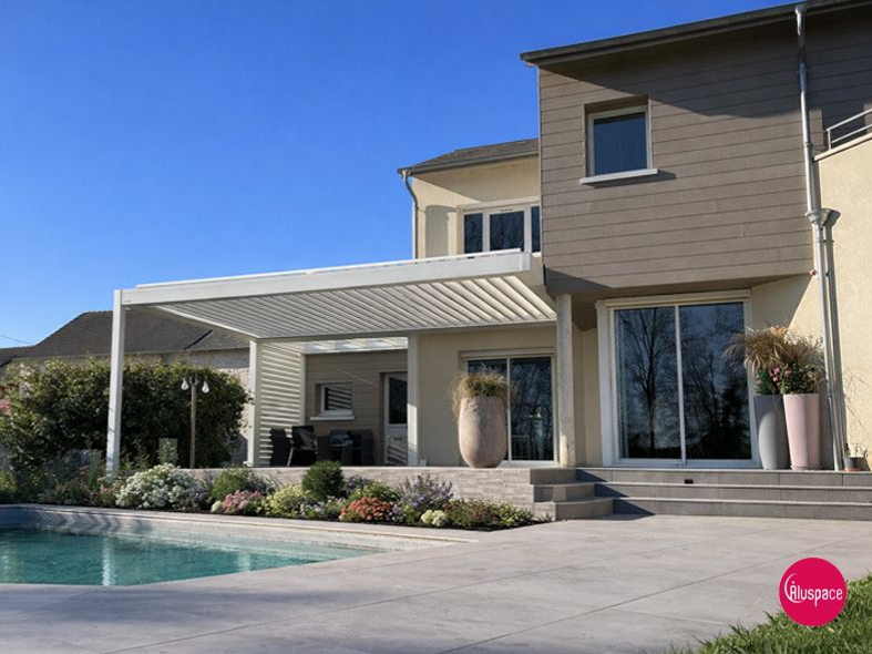 Pergola adossée à un pavillon