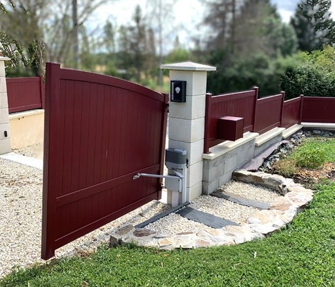 Portail battant automatisé