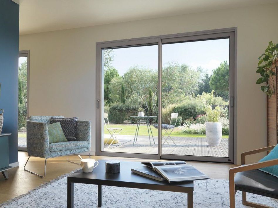 Maison d'architecte avec terrasse et baie vitrée