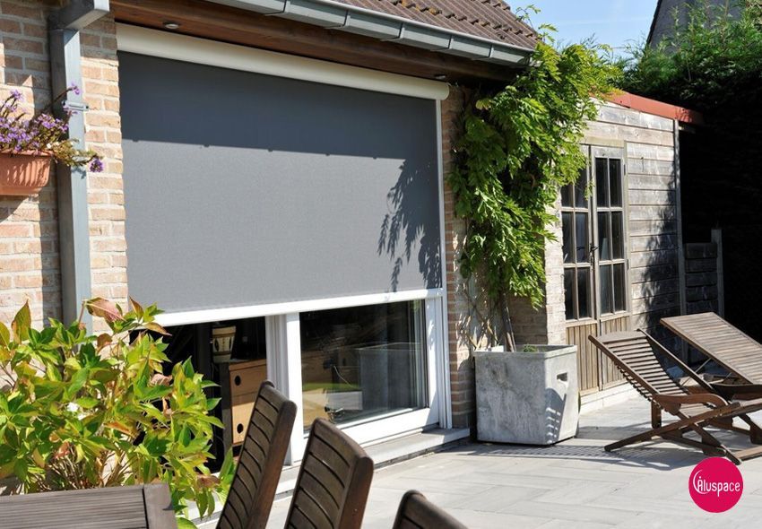 Store installé sur une baie vitrée