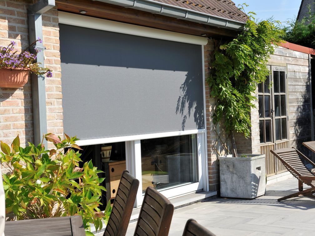 Store installé sur une baie vitrée