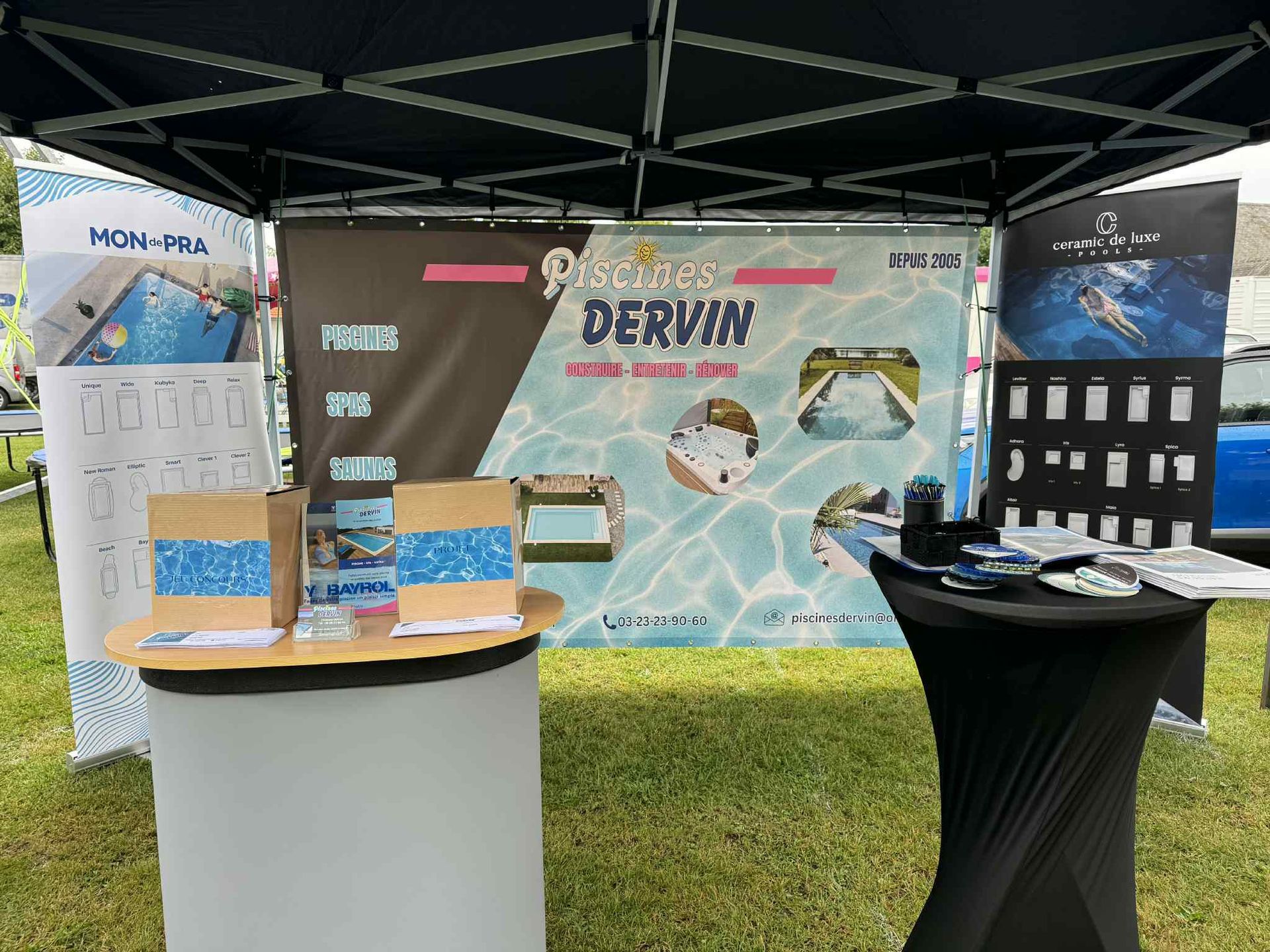 Stand de présentation de l'entreprise Piscines Dervin.