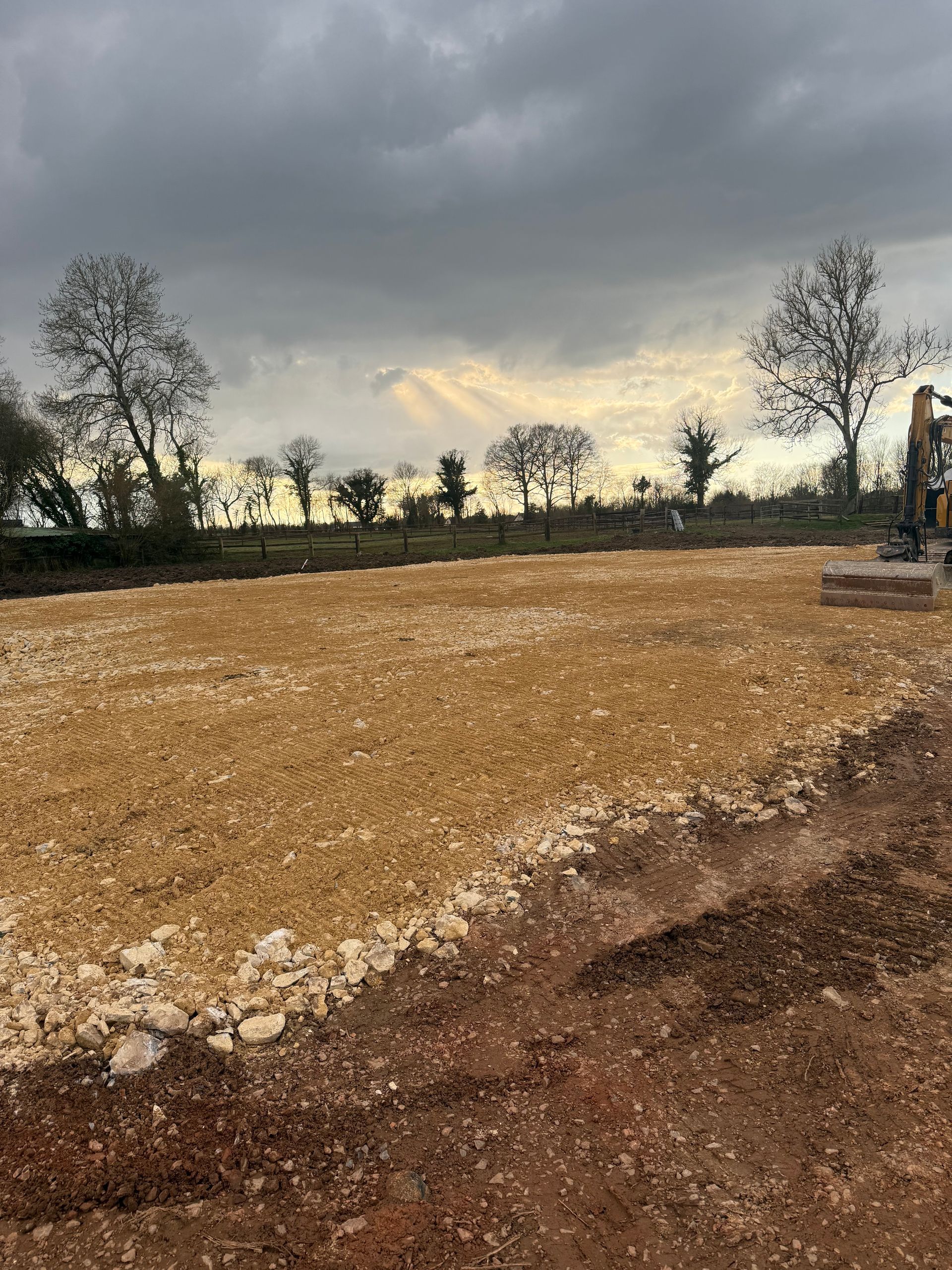 Un terrain en cours de préparation pour une construction de maison.