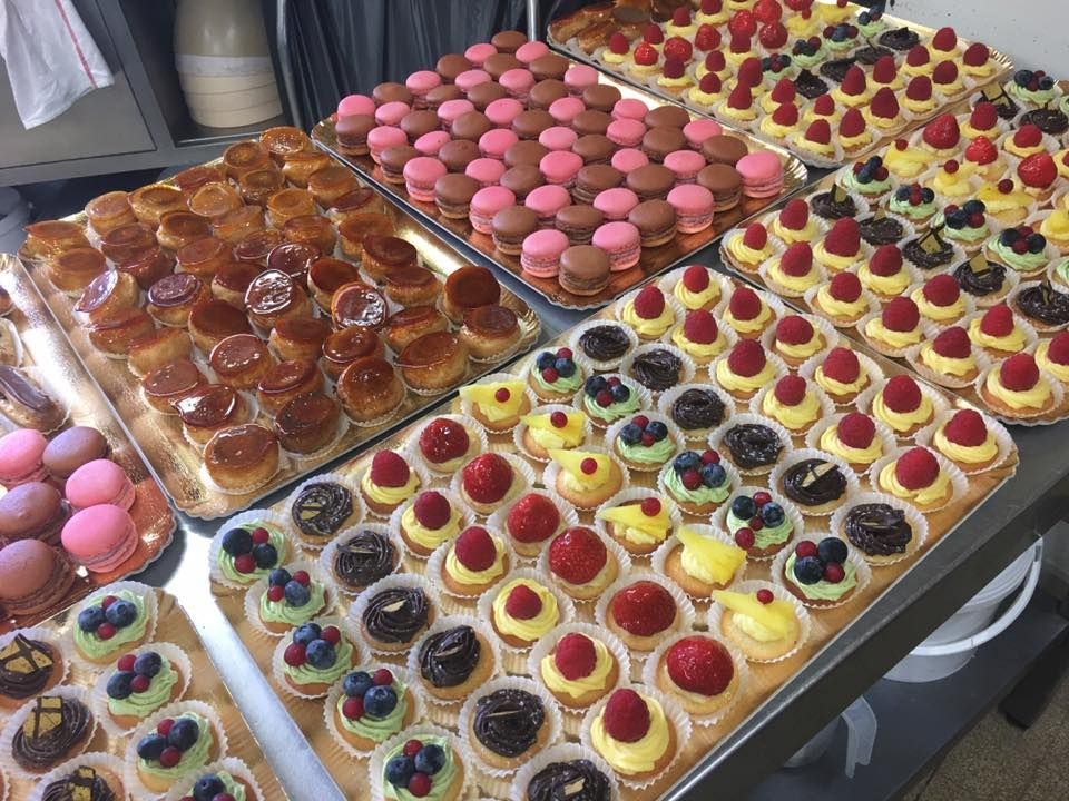 Plateaux de petites pâtisseries