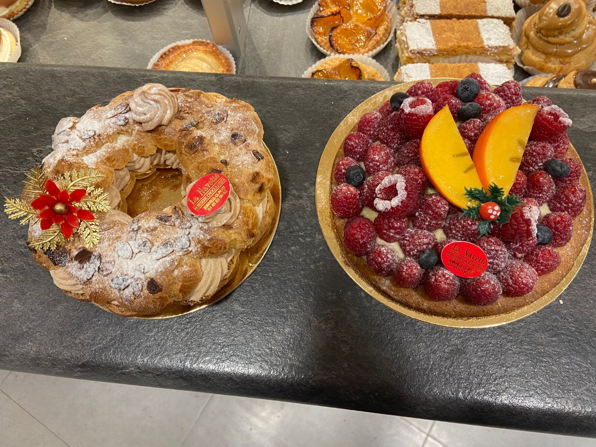 Deux gâteaux faits maison