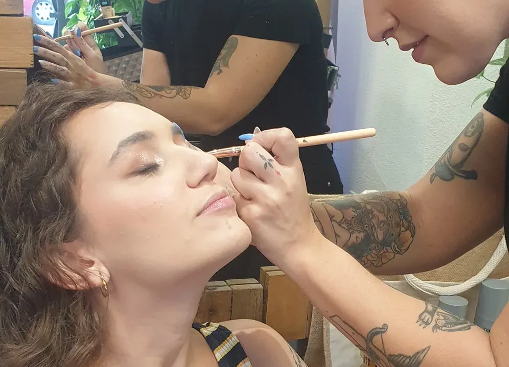 Nuestro servicio de est&eacute;tica sigue el mismo criterio que la peluquer&iacute;a: personalizaci&oacute;n, naturalidad y cuidado real. Cada tratamiento se adapta a tus necesidades y se realiza tras una valoraci&oacute;n previa.