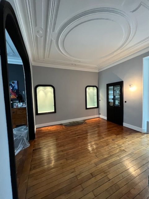 Travaux peinture moulures